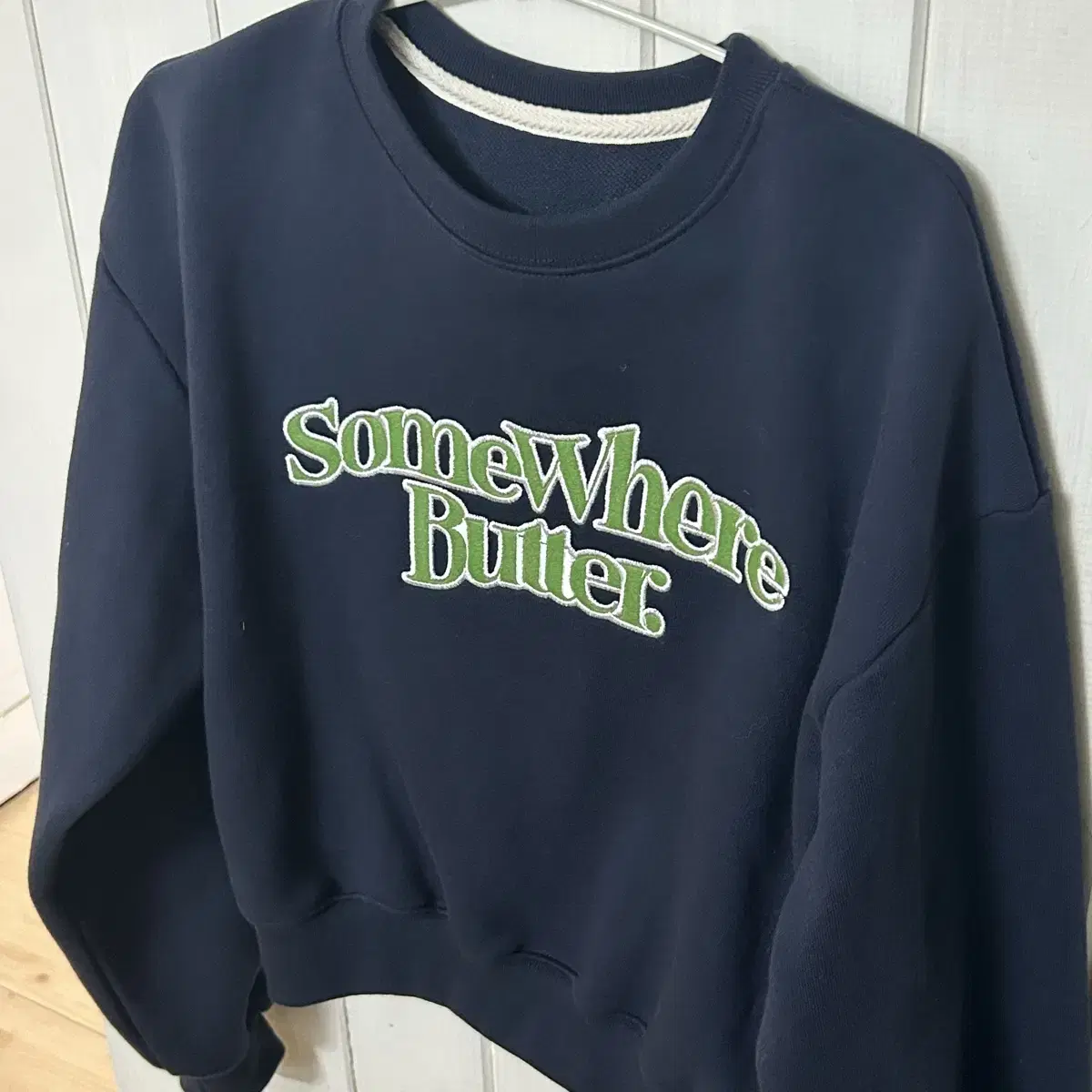 썸웨어버터 new wave logo sweatshirt - navy